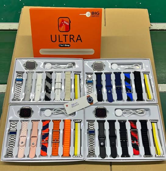 7 In 1 Ultra Smart Watch Series 8 Wireless Charging 7 Straps(Random color).